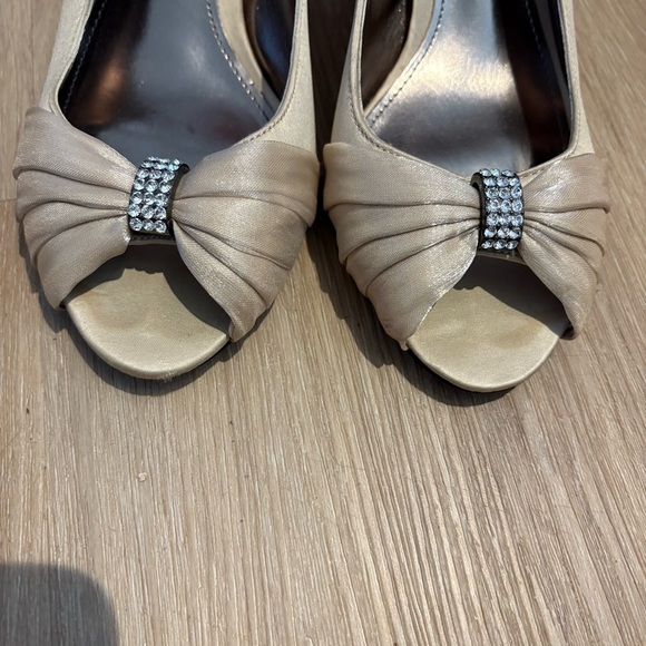 Nina Champagne Gold Satin Slingback Kitten Heels Rhinestone Bow Size 6M / EU 36 - Picture 3 of 8